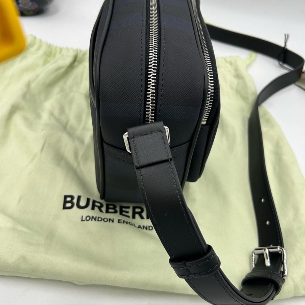 Men’s Burberry check messenger bag in navy blue. Adjustable shoulder strap NWT. - Picture 13 of 15